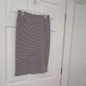 H&M Women's Two Tone Black Cream Geometric Patterned Knit Midi Skirt Size Small